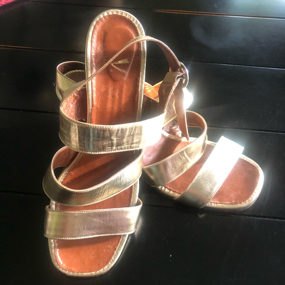 Gorgeous Gold Leather Sandals Made in Italy! 9b